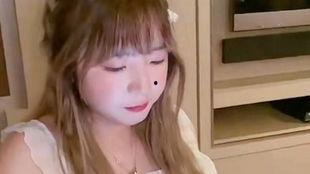 网红小娇妻吃瓜,揭秘背后真相与争议 第2张 网红小娇妻吃瓜,揭秘背后真相与争议 第2张